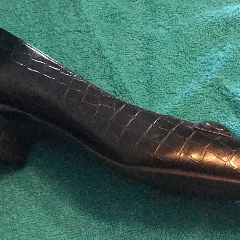 Career shoe by EASY STREET in size 11M with slight heel in black